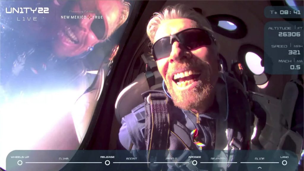 Richard Branson llega al espacio en el vuelo de Virgin Galactic